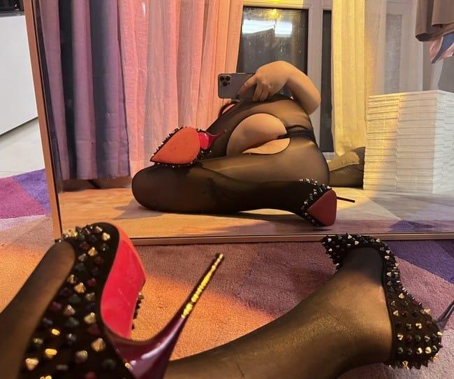 [微密圈]miko多肉大白兔 –油亮开档女仆 [22P3V-132MB]-3