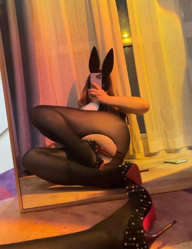 [微密圈]miko多肉大白兔 –油亮开档女仆 [22P3V-132MB]