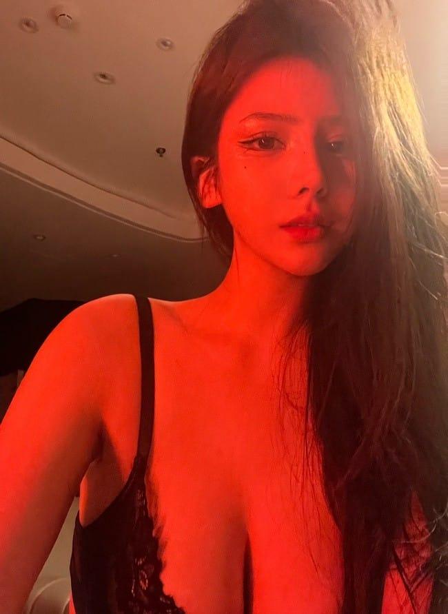 [微密圈]奔跑的晶螺儿 –红灯下的身材 [94P-259MB]-2