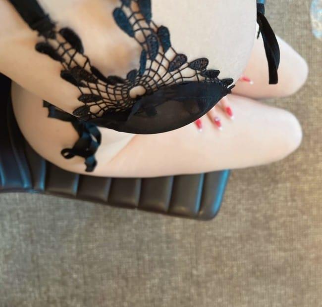 [微密圈]安妮_yoyo –见过上开，下开的，小贴贴么[21P3V-156M]-1