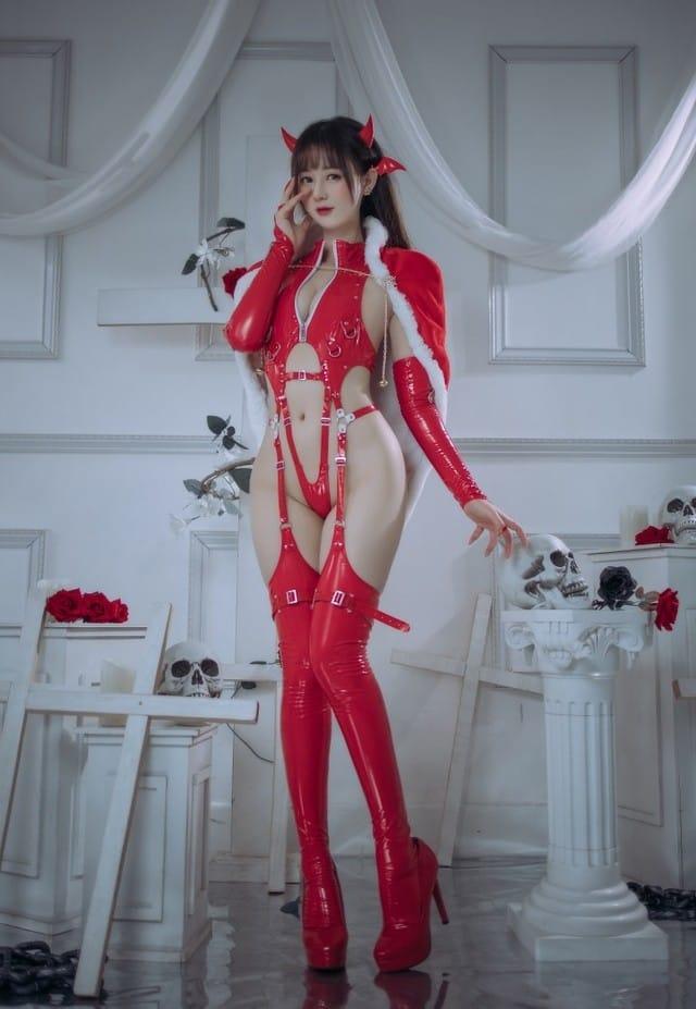 羽生三未 – NO.16 红色胶衣小恶魔[65P3V-1.02G]-1