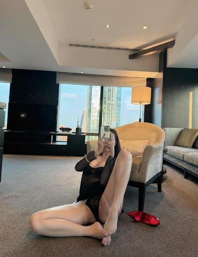 [微密圈]果儿Victoria – 性感黑丝套装[34P1V-380MB]-1